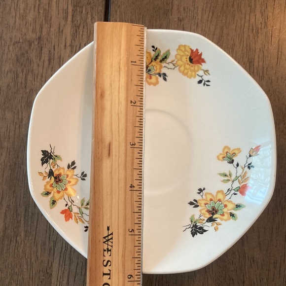 Gorgeous set of six octagonal vintage saucers from Homer Laughlin - Picture 16 of 17